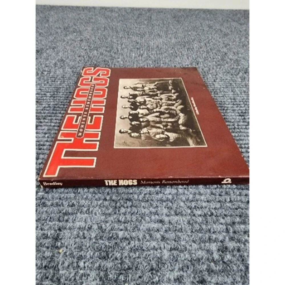 The Hogs Moments Remembered Arkansas Razorbacks Paperback Book‎